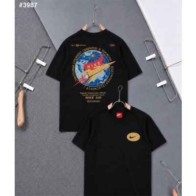 나** 골드스우시 NASA 테마 그래픽 티셔츠